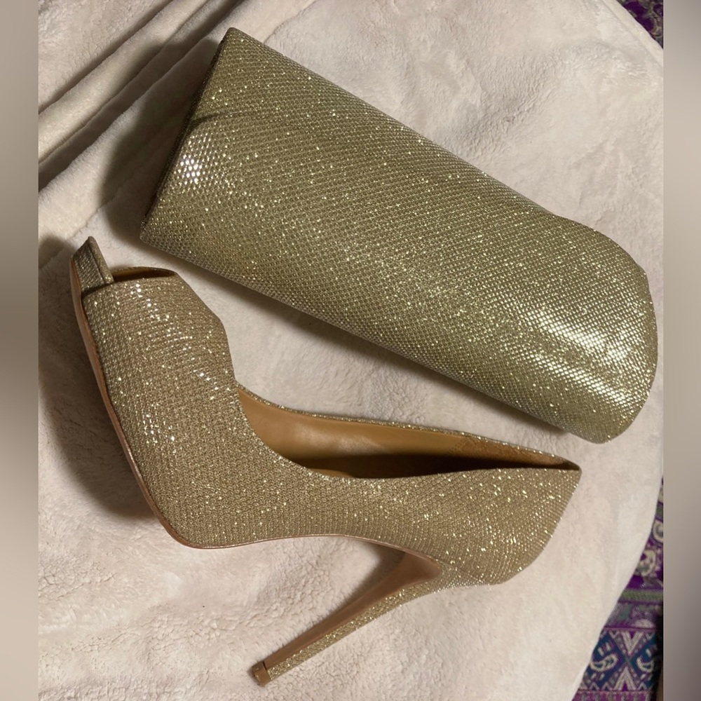 Gorgeous 😍 Party Poppin’ Gold Heels & Bag 🤩